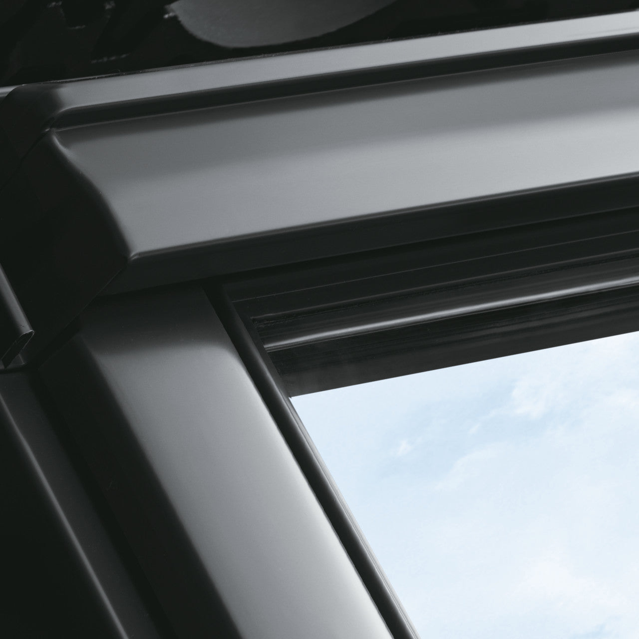 VELUX Centre Pivot Roof Window GGL White Painted Pine - 10 Years Warranty